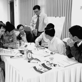 Training khác Coaching như thế nào và mối tương quan giữa hai hoạt động này là gì?